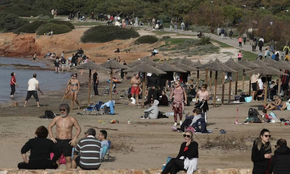 Οι Αθηναίοι άδραξαν την ευκαιρία του καλού καιρού και βγήκαν βόλτα